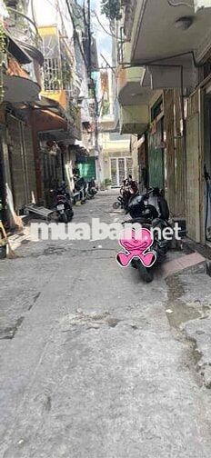 Nhà Ngay Vị Trí Vàng Của Quận 10, Nhà Sơn Lại Là Như Mới, Sát Hẻm Ôto