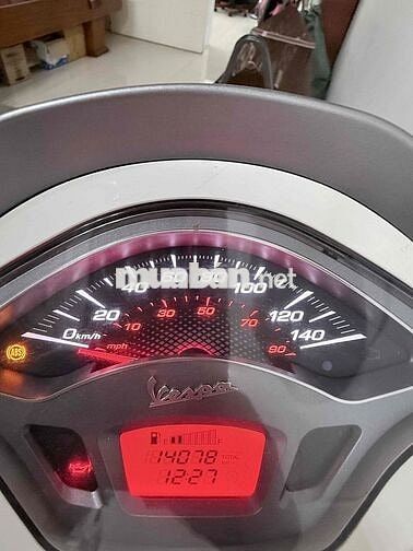 Piaggio Vespa Trắng