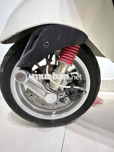 Piaggio Vespa Trắng