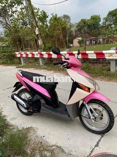 Honda Click màu Hồng