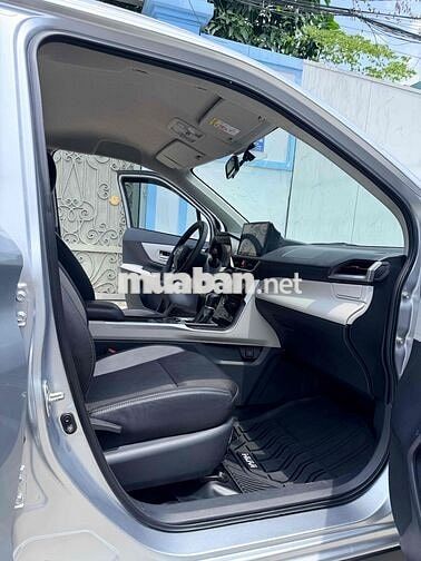 Toyota Veloz Cross 1.5 Số tự động 7 chỗ nhập 2022