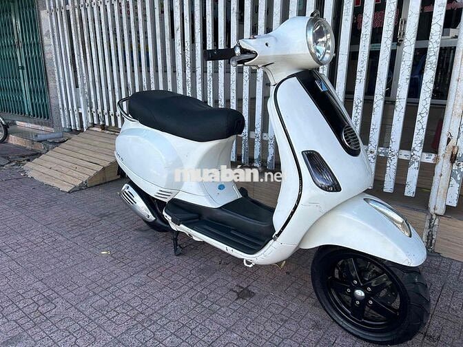 Piaggio Vespa LX 125 trắng máy móc ok bình đề ngon
