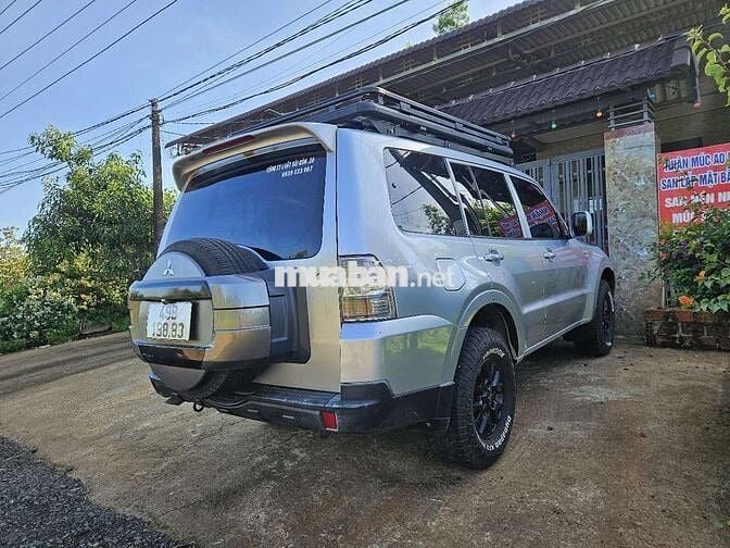 Mitsubishi Pajero V93 Bạc