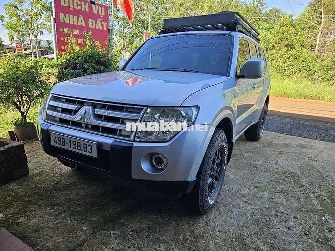 Mitsubishi Pajero V93 Bạc