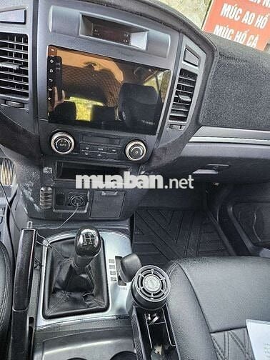 Mitsubishi Pajero V93 Bạc