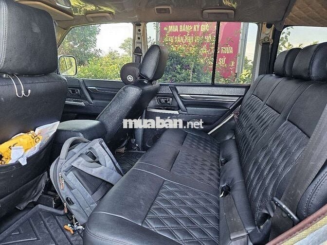 Mitsubishi Pajero V93 Bạc