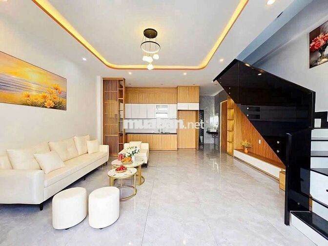 Bán nhà 3tầng triệu Cuốc Đạt Cẩm Lệ Đà nẵng 