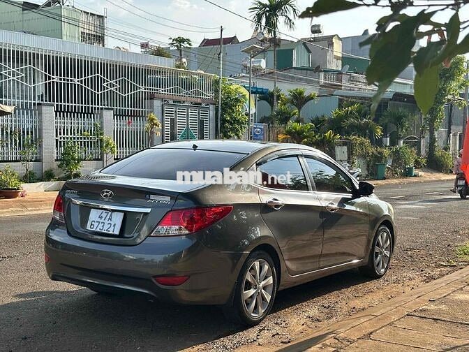 Hyundai Accent AT 2012