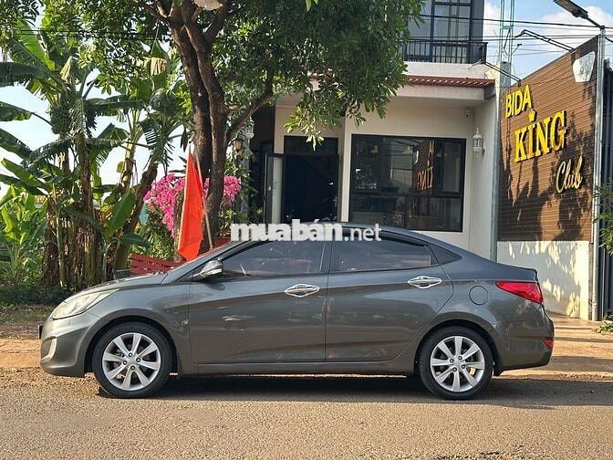 Hyundai Accent AT 2012
