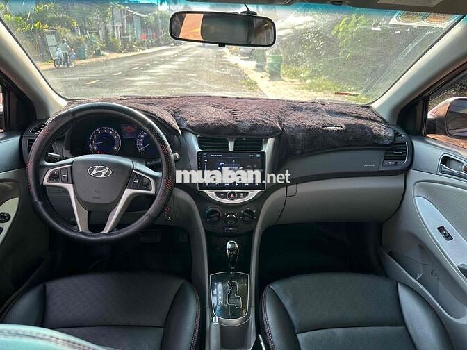 Hyundai Accent AT 2012