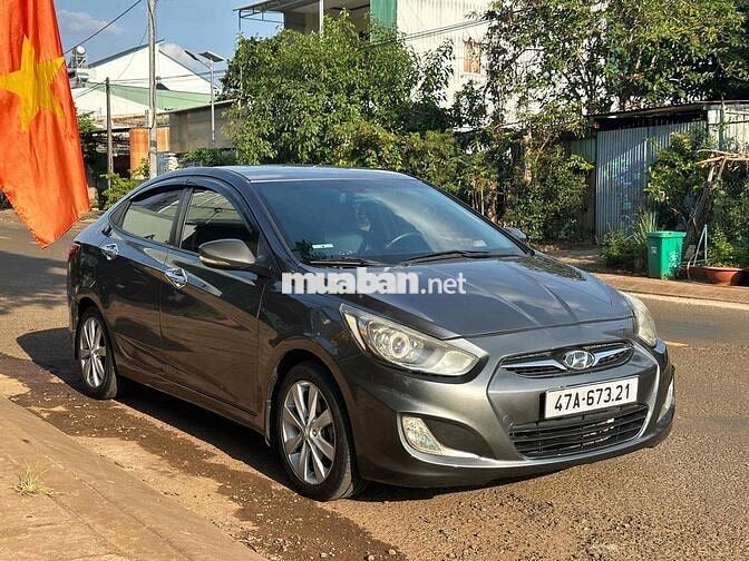 Hyundai Accent AT 2012