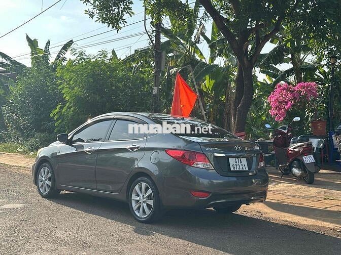 Hyundai Accent AT 2012