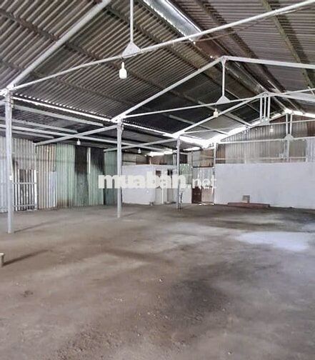 Cho thuê kho 300m2 Lê Văn Lương, Nhà Bè, xe tải ra vào, giá 18 triệu