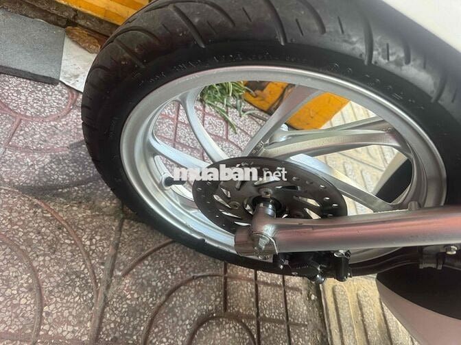 Honda Vision màu Trắng khoá smakey
