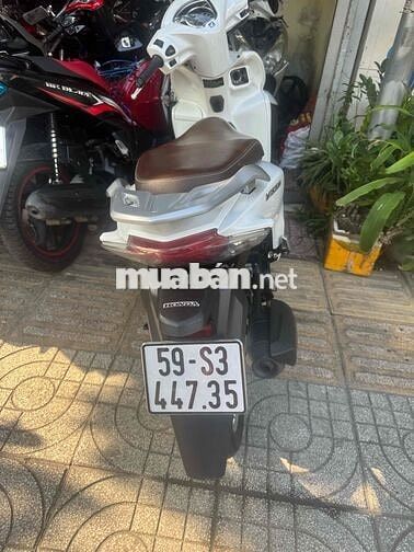 Honda Vision màu Trắng khoá smakey
