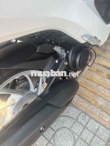 Honda Vision màu Trắng khoá smakey