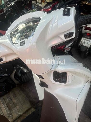 Honda Vision màu Trắng khoá smakey