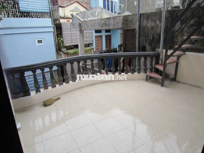 Chính chủ cho thuê tầng 2 và tầng 3 (không tách rời) có ban công