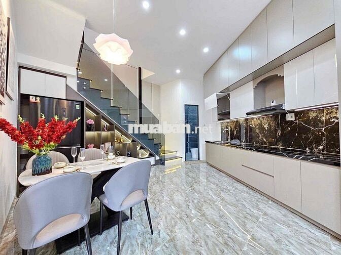 Chị mình đi Mỹ nên cần ra đi ngôi nhà tâm huyết kiệt ôtô Trường Chinh