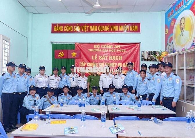 Tuyển Bảo Vệ Dịch Vụ