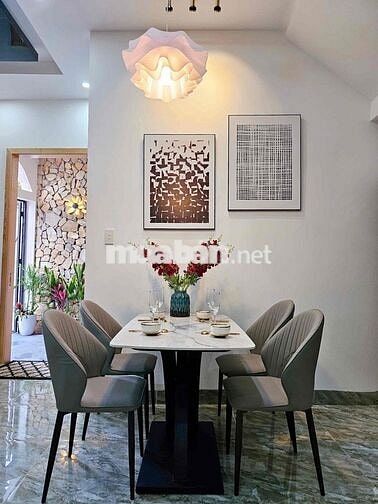 Chị mình đi Mỹ nên cần ra đi ngôi nhà tâm huyết kiệt ôtô Trường Chinh