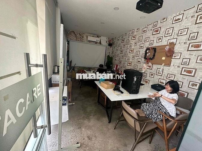 Cho thuê Mặt Bằng Đường Cách Mạng Tháng 8 P4 Quận 3