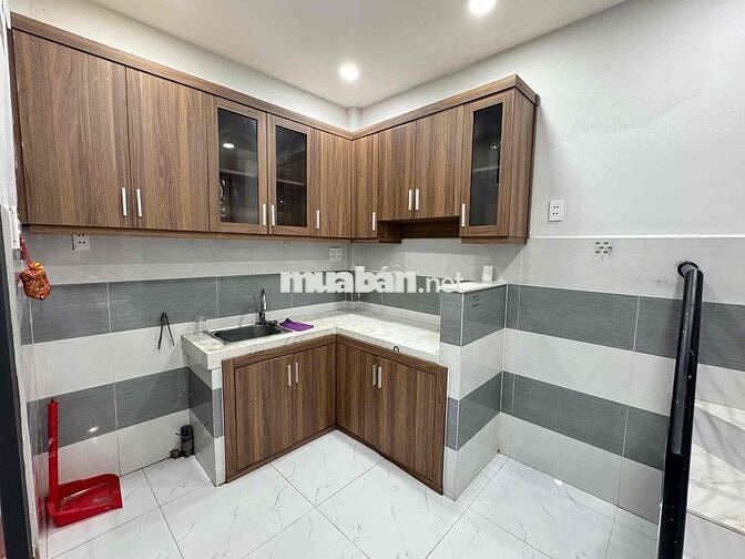 Nhà 3tầng - 4pn - Văn Cao - Nguyễn Sơn - Nhà Mới - 10Tr
