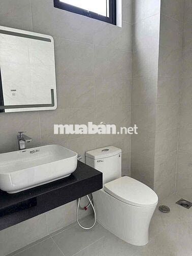 Mặt tiền Cách Mạng Tháng 8. 6x30m. 3 tầng , xây mới
