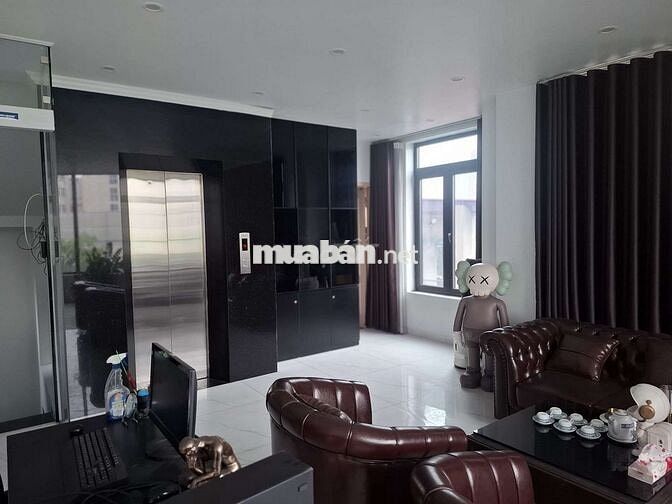 Tôi cần bán nhà 6tầng thang máy full nội thất, mặt phố Phạm Văn Đồng.