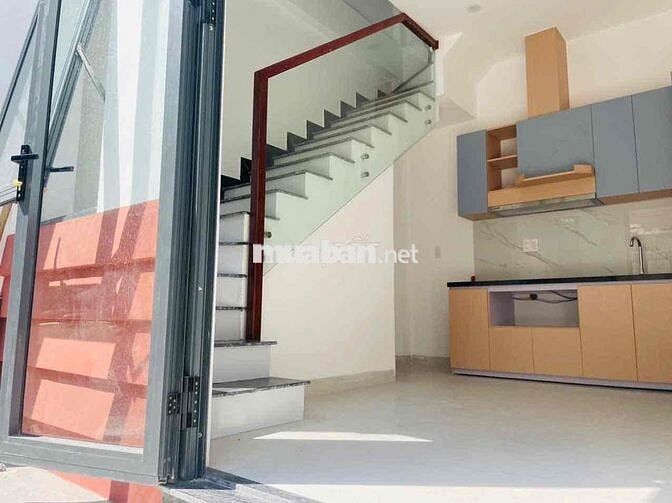 Cho thuê nhà 2 tầng Nguyễn Tri Phương, gần Lê Đình Lý - 10tr