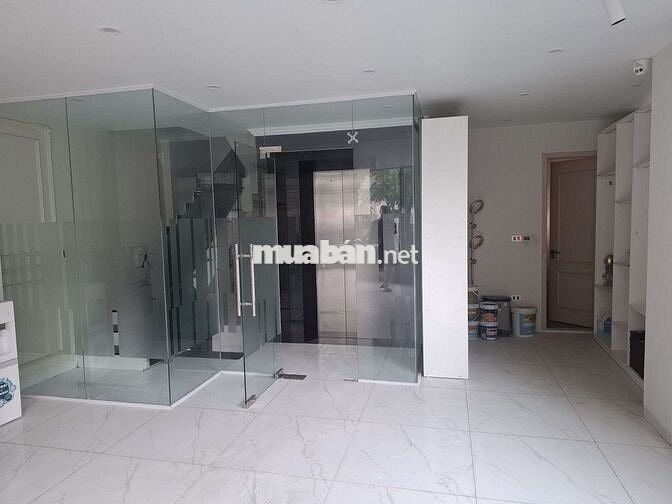Tôi cần bán nhà 6tầng thang máy full nội thất, mặt phố Phạm Văn Đồng.