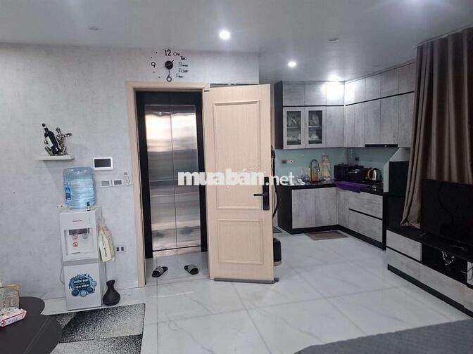 Tôi cần bán nhà 6tầng thang máy full nội thất, mặt phố Phạm Văn Đồng.