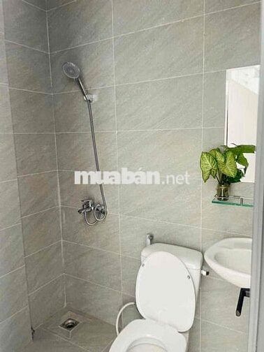 Cho thuê nhà 2 tầng Nguyễn Tri Phương, gần Lê Đình Lý - 10tr