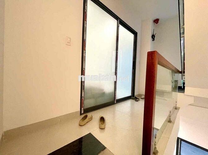 Cho thuê nhà 2 tầng Nguyễn Tri Phương, gần Lê Đình Lý - 10tr