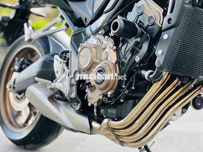 Mạnh Hà Motor bán Honda CB650R 2023 lướt 7000 km