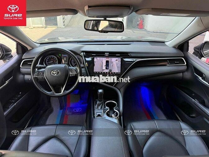 Toyota Camry 2.0G 2019 nhập Thái