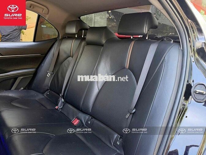 Toyota Camry 2.0G 2019 nhập Thái