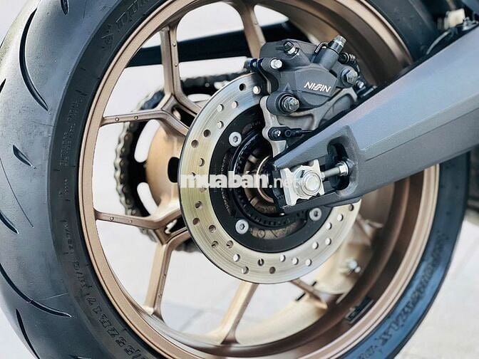 Mạnh Hà Motor bán Honda CB650R 2023 lướt 7000 km