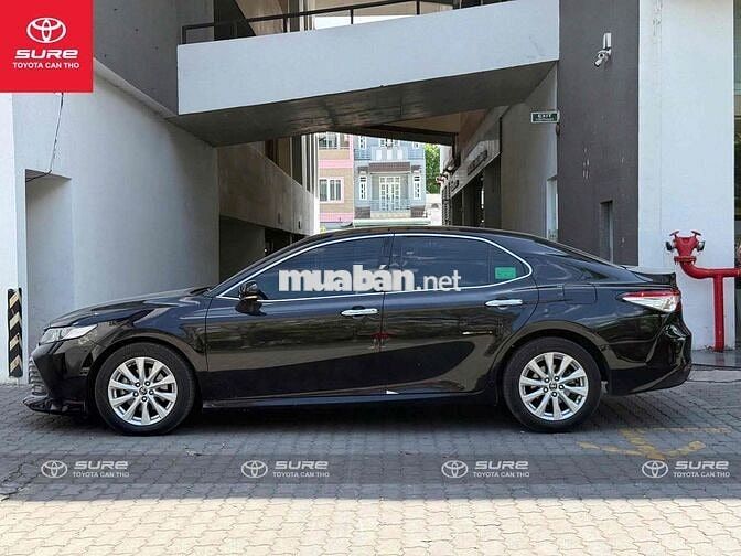 Toyota Camry 2.0G 2019 nhập Thái