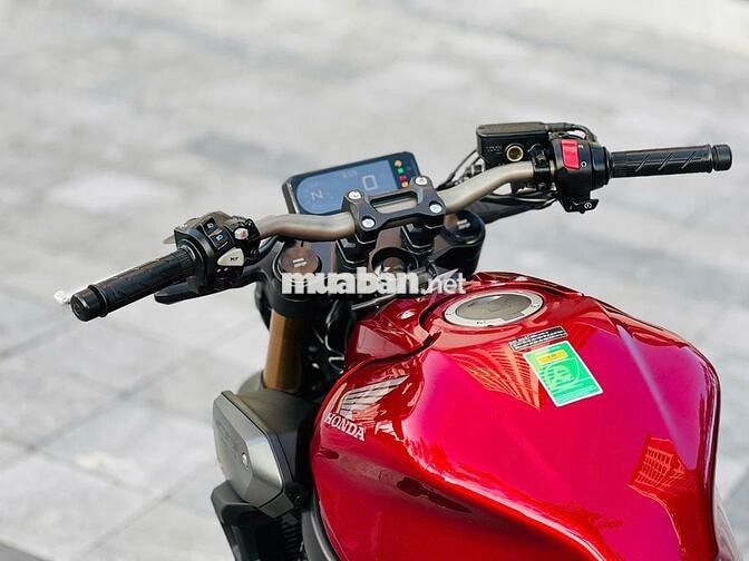Mạnh Hà Motor bán Honda CB650R 2023 lướt 7000 km