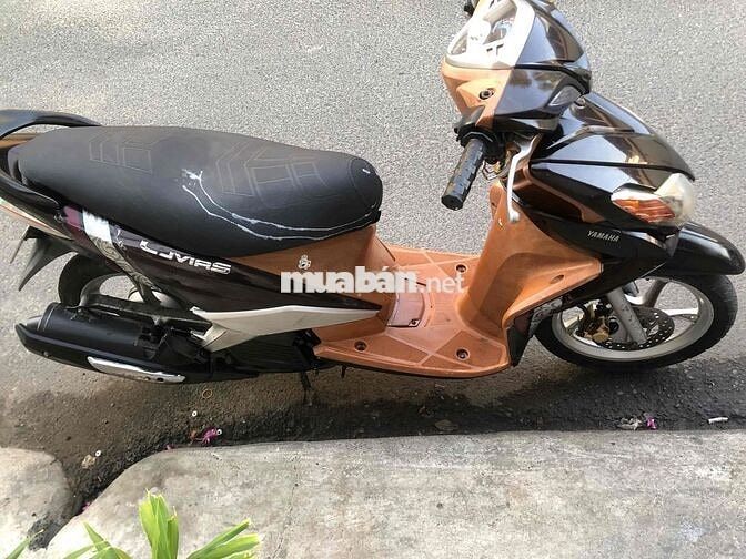 Yamaha Luvias Nâu Đen Tự động