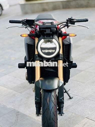 Mạnh Hà Motor bán Honda CB650R 2023 lướt 7000 km
