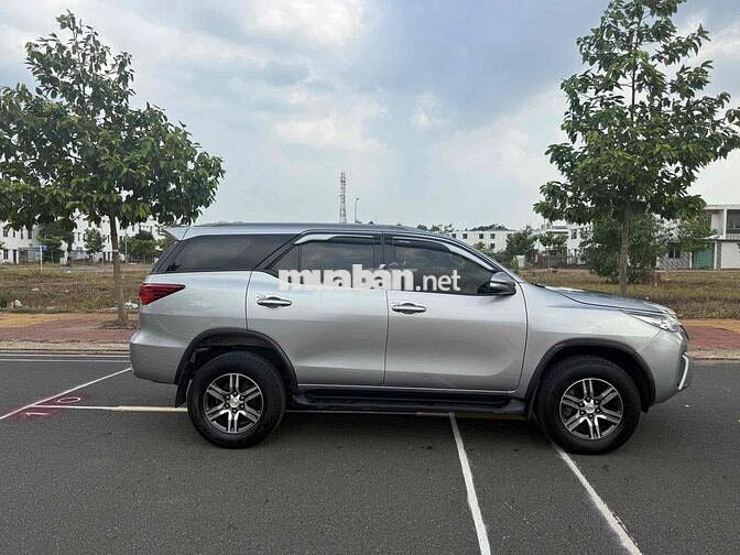 Toyota Fortuner 2017 Bạc 140000 km