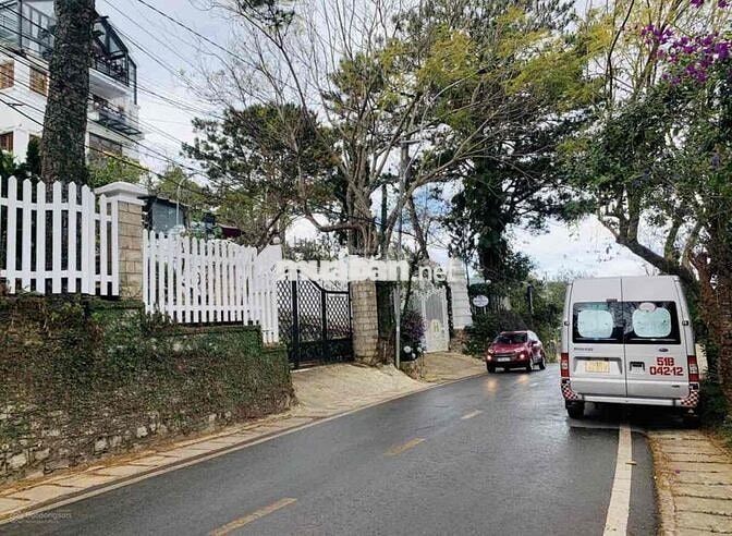 Cô Ba cần tiền cho con du học bán lô đất P3 Đà Lạt giá ngộp sổ sẵn