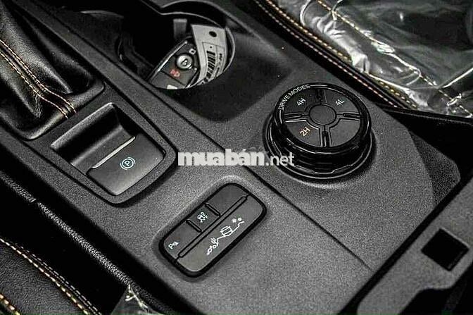Ford Wildtrak 2026 rẻ hơn xe lướt