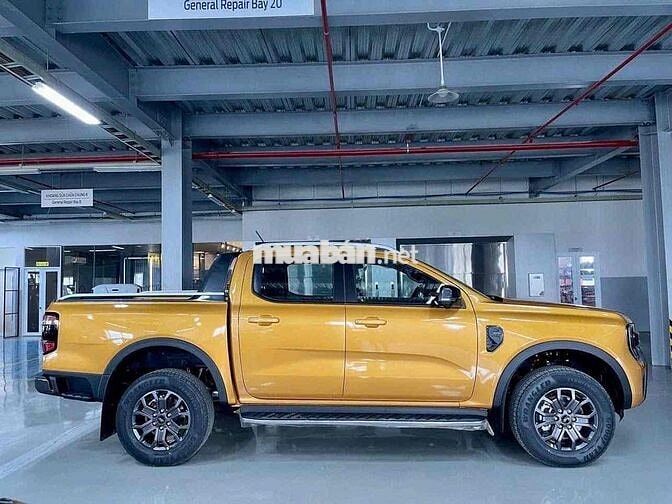 Ford Wildtrak 2026 rẻ hơn xe lướt