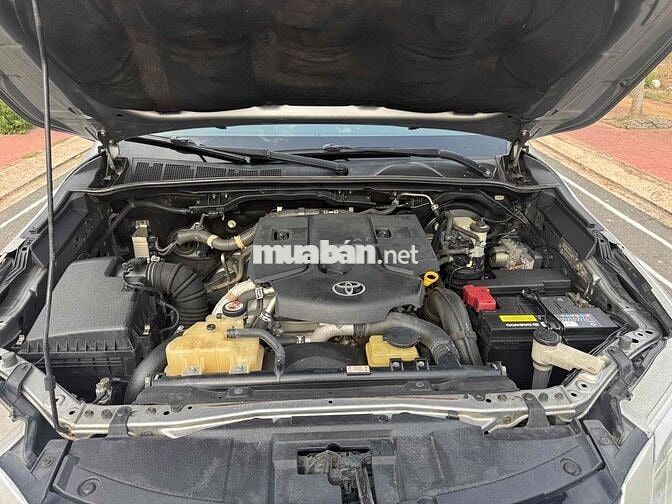 Toyota Fortuner 2017 Bạc 140000 km