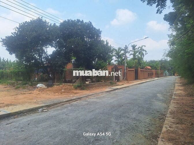 Bán 02 lô đất đẹp và rẻ, 01 lô bán 1,35 tỷ. Mua 02 lô bán 2,5 tỷ.