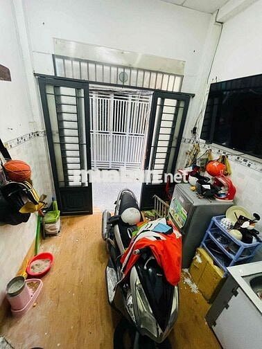 BÁN GẤP ,Mình có việc cần bán gấp nhà 28M2 SÁT Q1 CHỈ 2 PHÚT ĐI XE