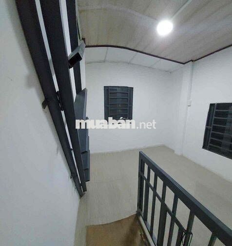 BÁN GẤP ,Mình có việc cần bán gấp nhà 28M2 SÁT Q1 CHỈ 2 PHÚT ĐI XE